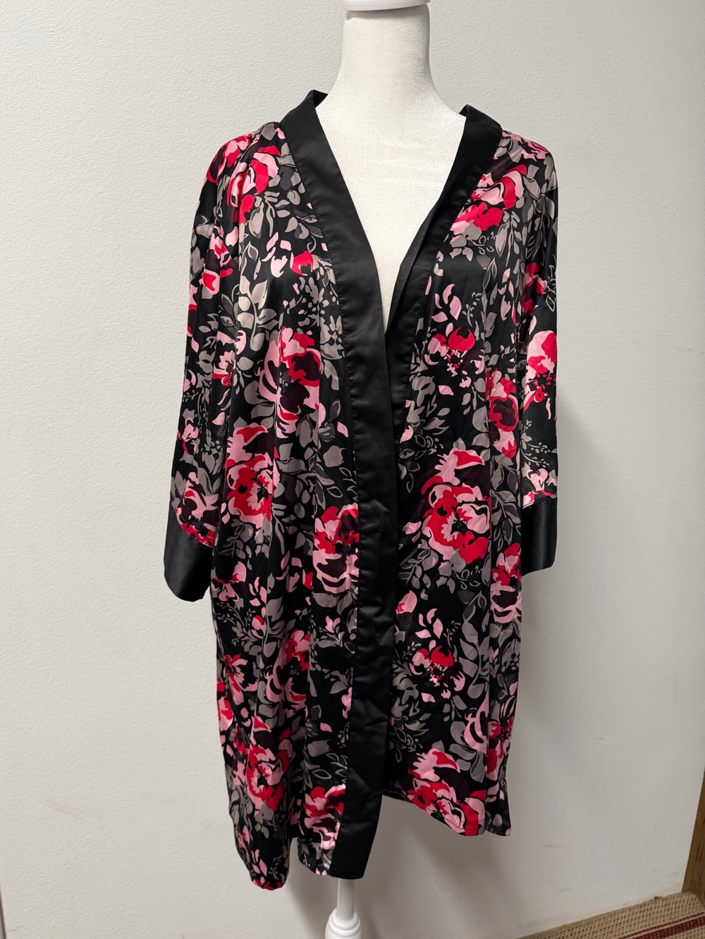 Nanette Lepore Floral Satin Kimono Cover Up Robe Black Pink L